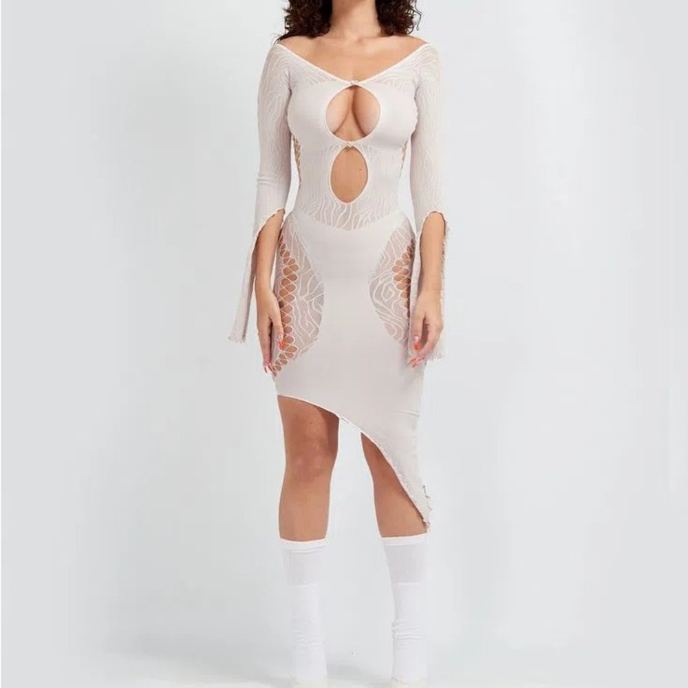 Poster Girl Charlotte Dress in bone 🍦